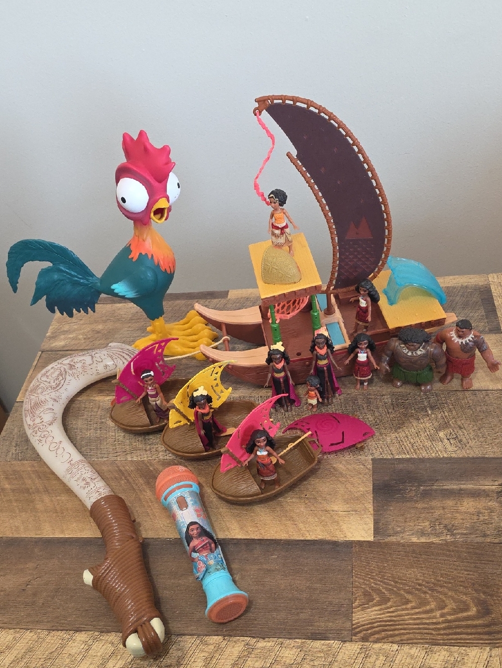 Moana Playset with Boat, Hei Hei & Figures - Multicolor